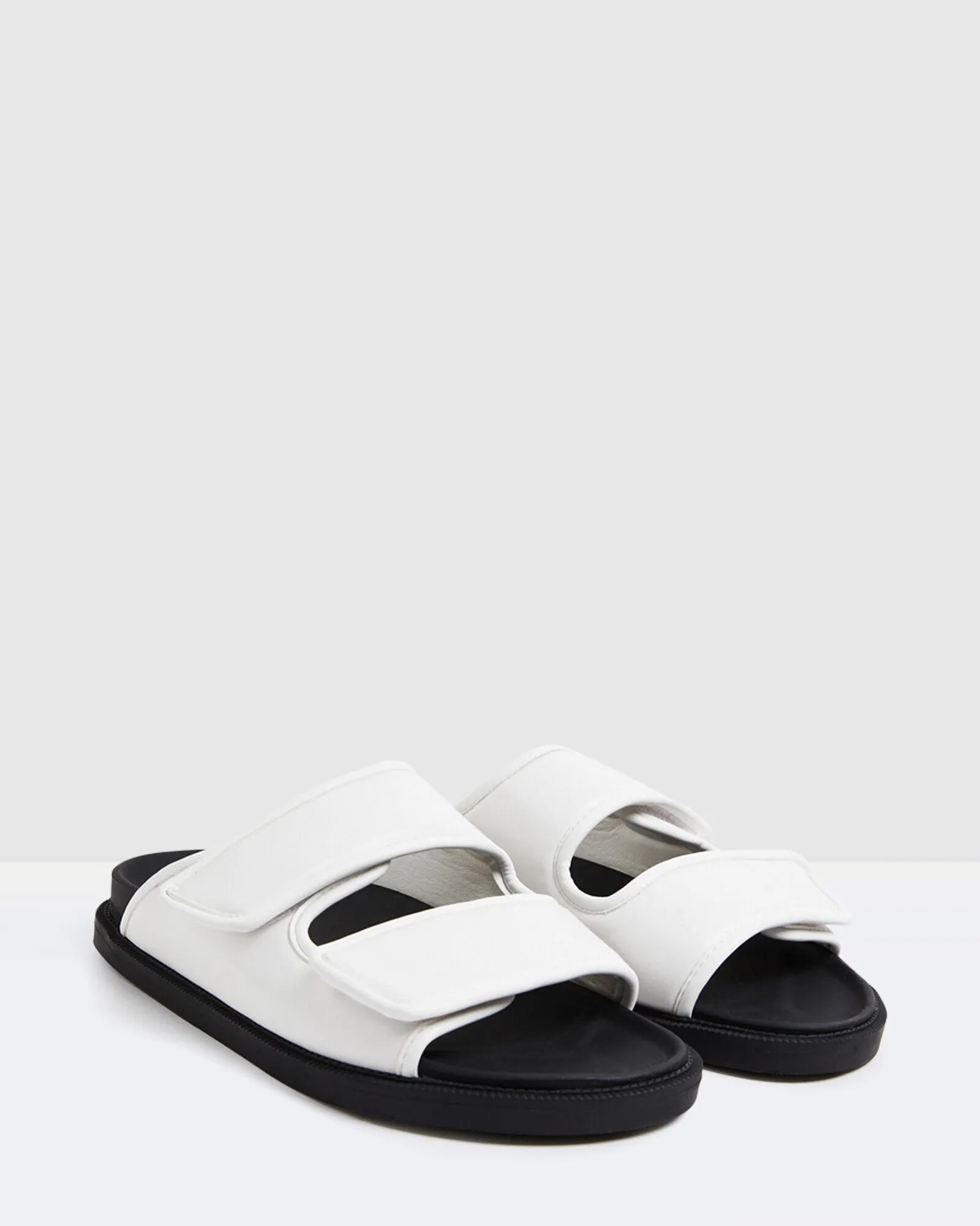 Alice In The Eve Ruby Sandals White