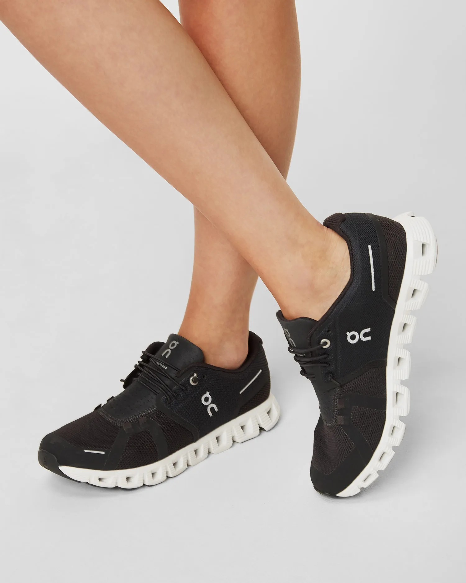 ON RUNNING Cloud 5 women’s trainers 5998904-black-white